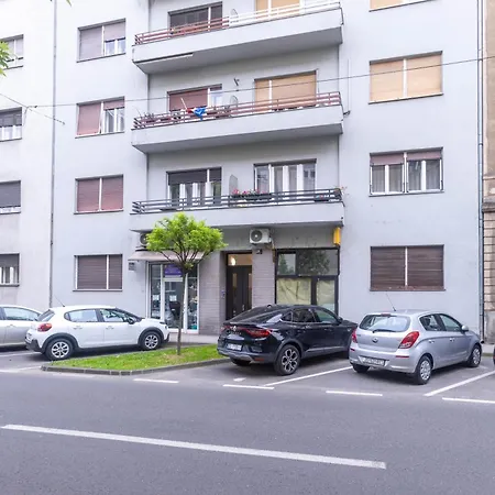Apartment Bau-bau Center Position *